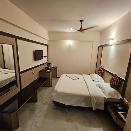 Hotel Merilin Erode Bagian luar foto